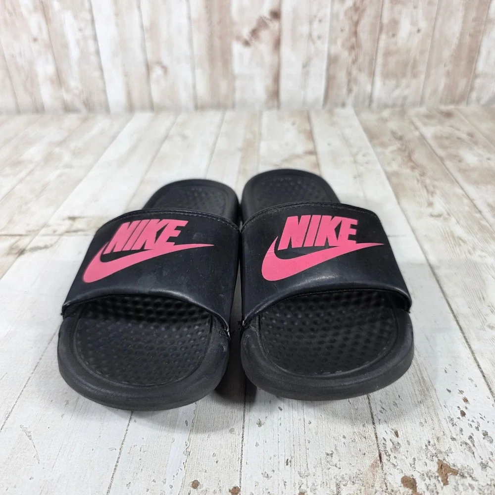 Nike Benassi JDI Kids Slide Sandals Black Pink 555742-001 Size 1Y